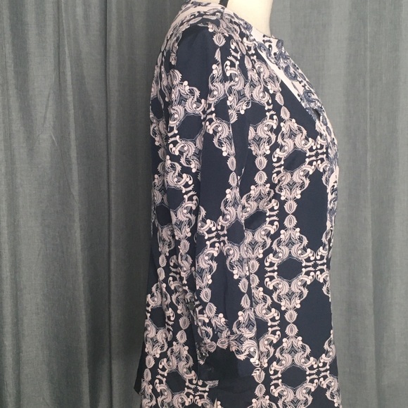 The Limited Tunic Small V-Neck Top - Picture 2 of 5